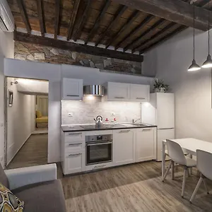 De 60 M² En Centro Histórico, Con 1 Habitación Apartamento